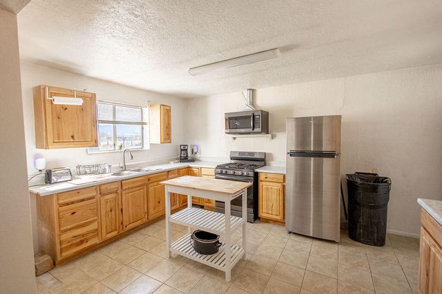 3 T J Lane, Los Lunas, NM 87031