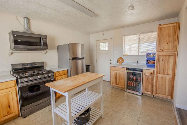 3 T J Lane, Los Lunas, NM 87031