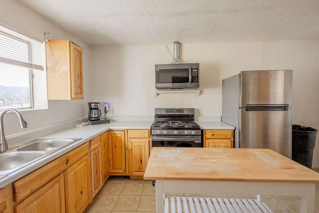 3 T J Lane, Los Lunas, NM 87031