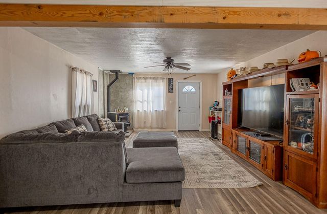 3 T J Lane, Los Lunas, NM 87031