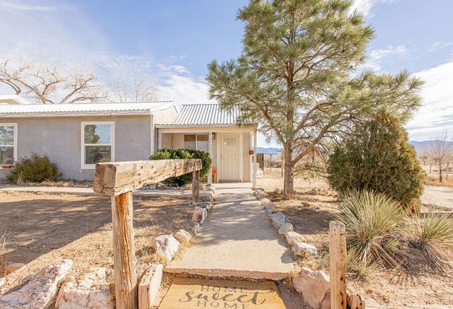 3 T J Lane, Los Lunas, NM 87031