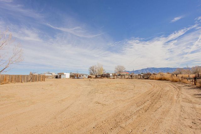 3 T J Lane, Los Lunas, NM 87031