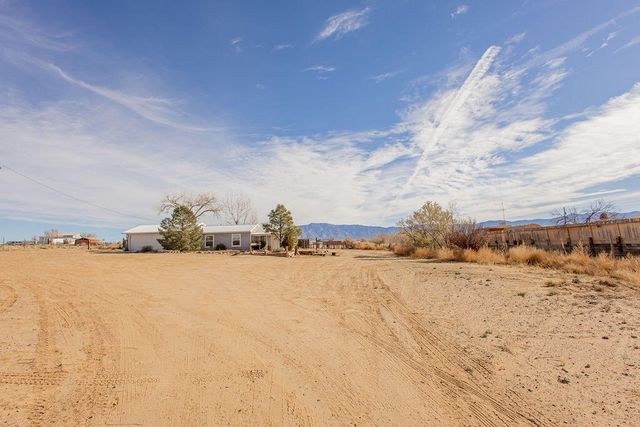 3 T J Lane, Los Lunas, NM 87031