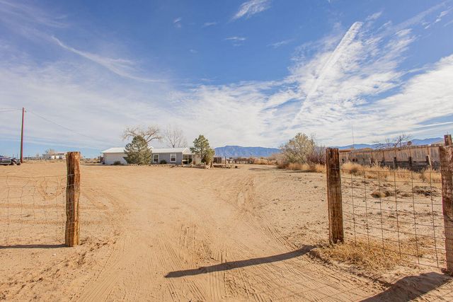 3 T J Lane, Los Lunas, NM 87031