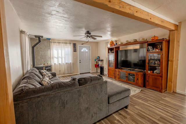 3 T J Lane, Los Lunas, NM 87031
