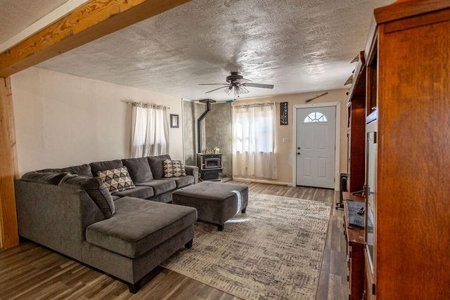 3 T J Lane, Los Lunas, NM 87031
