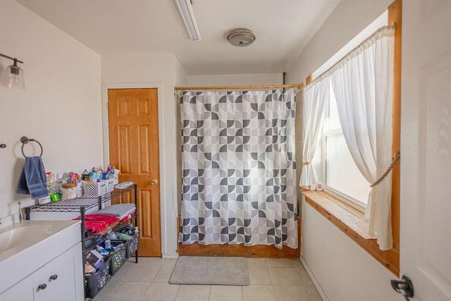 3 T J Lane, Los Lunas, NM 87031