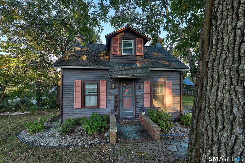 142 Crystal Lake Road, Middletown, CT 06457