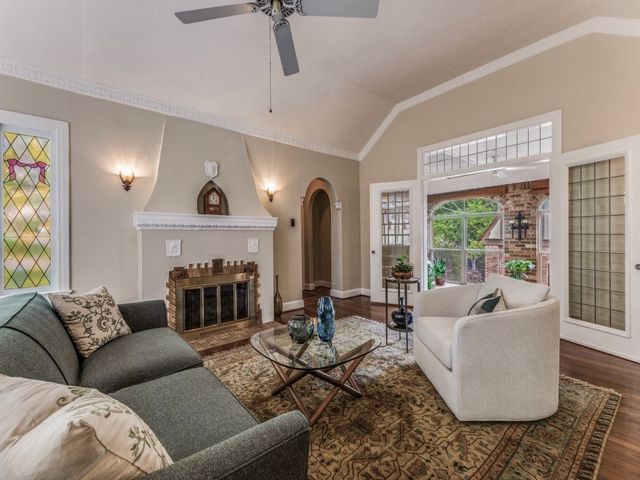 1107 Clermont Avenue, Dallas, TX 75223