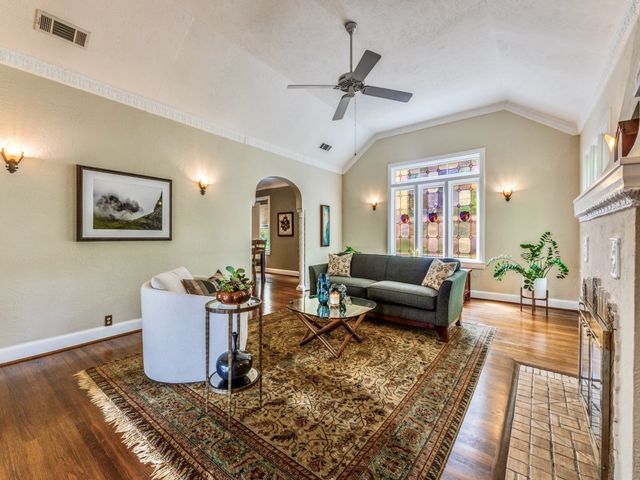 1107 Clermont Avenue, Dallas, TX 75223