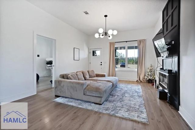 11038 Lanes Bridge Road, Jesup, GA 31545