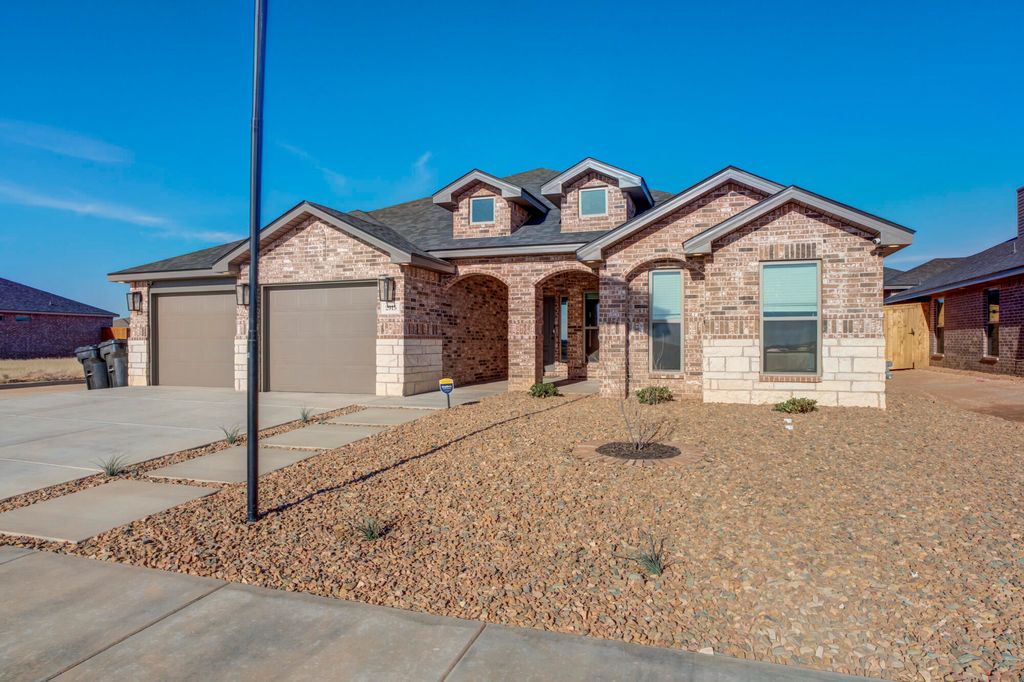 2915 Tractor Avenue, Wolfforth, TX 79382