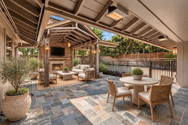 10034 Meadow Lake Lane, Houston, TX 77042
