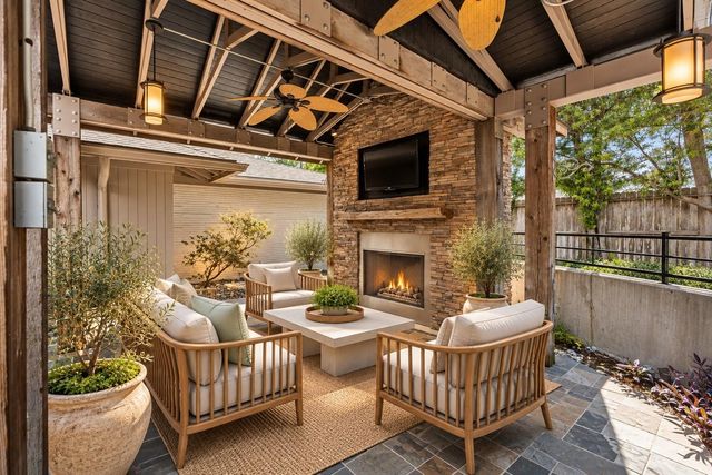 10034 Meadow Lake Lane, Houston, TX 77042