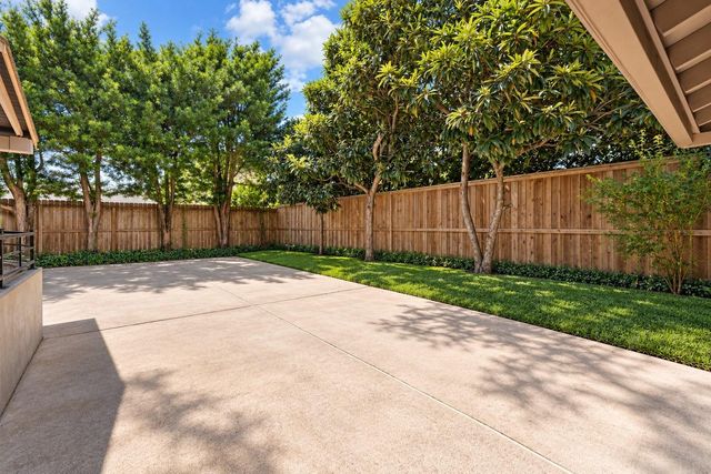 10034 Meadow Lake Lane, Houston, TX 77042
