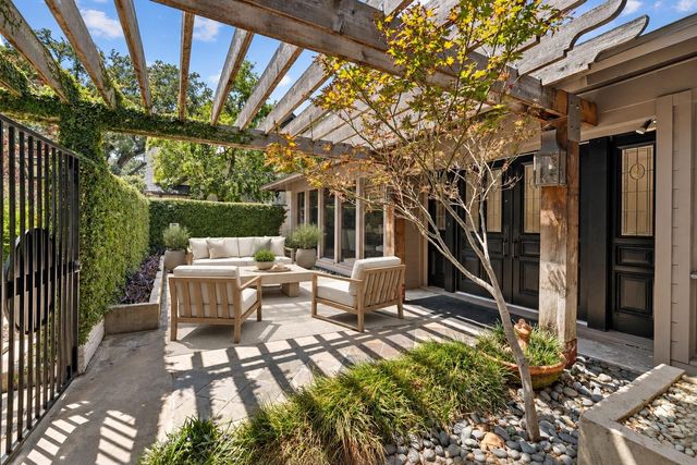 10034 Meadow Lake Lane, Houston, TX 77042