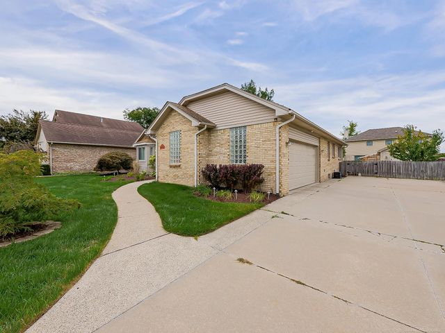 33785 Farmview Lane, Fraser, MI 48026