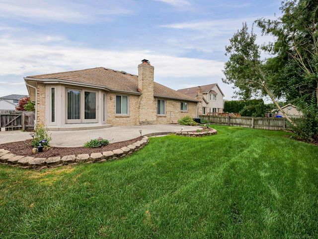 33785 Farmview Lane, Fraser, MI 48026