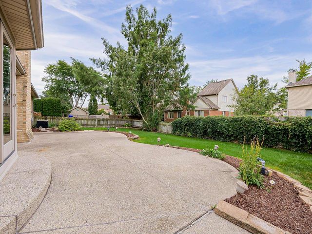 33785 Farmview Lane, Fraser, MI 48026