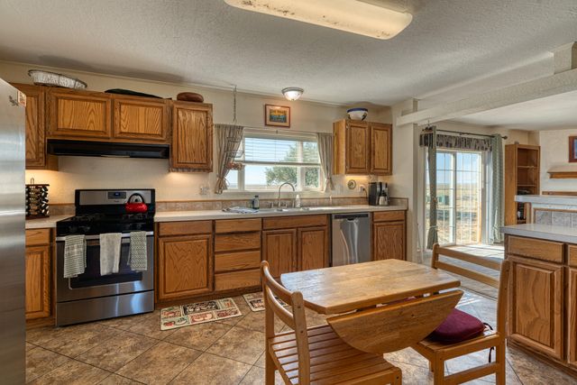 100 Bluegrass S Road, Estancia, NM 87016