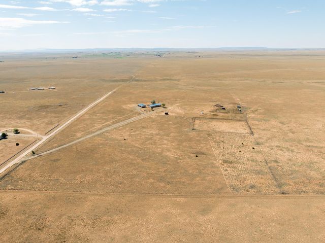 100 Bluegrass S Road, Estancia, NM 87016