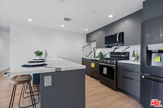 321 S Oxford Avenue 203, Los Angeles, CA 90010