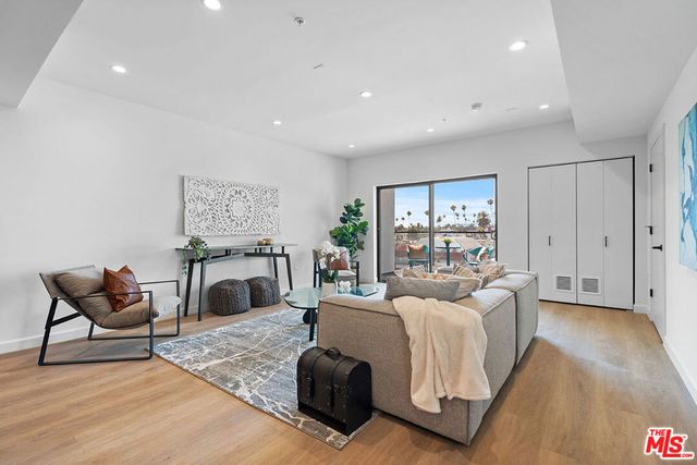 321 S Oxford Avenue 203, Los Angeles, CA 90010