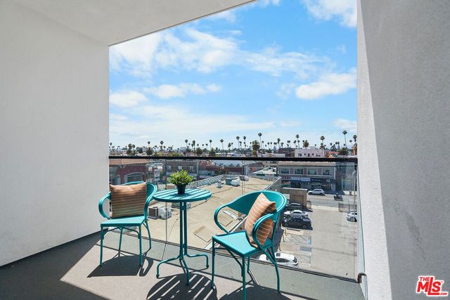 321 S Oxford Avenue 203, Los Angeles, CA 90010