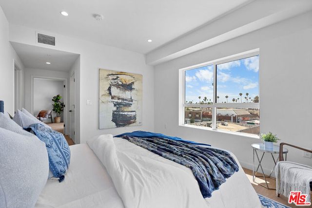 321 S Oxford Avenue 203, Los Angeles, CA 90010