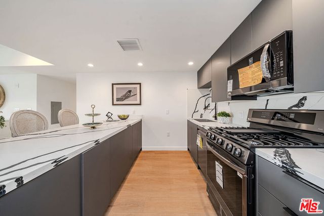 321 S Oxford Avenue 203, Los Angeles, CA 90010