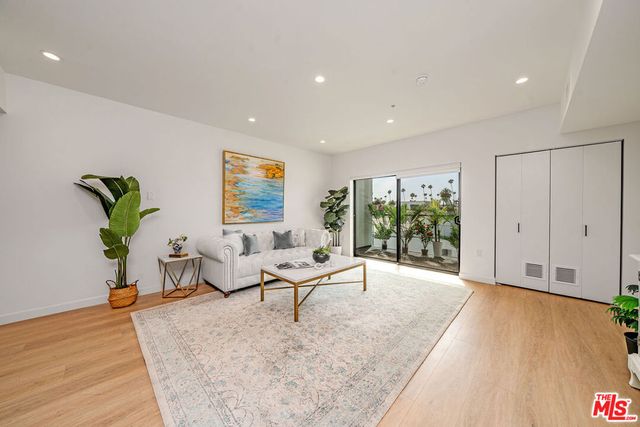 321 S Oxford Avenue 203, Los Angeles, CA 90010