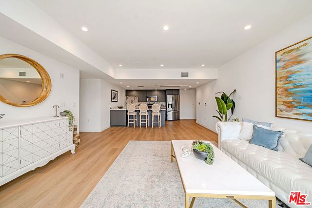 321 S Oxford Avenue 203, Los Angeles, CA 90010