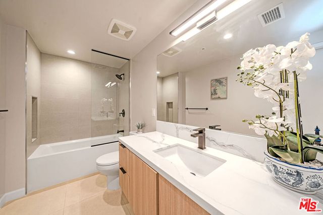 321 S Oxford Avenue 203, Los Angeles, CA 90010