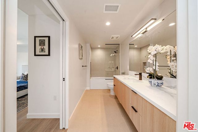 321 S Oxford Avenue 203, Los Angeles, CA 90010