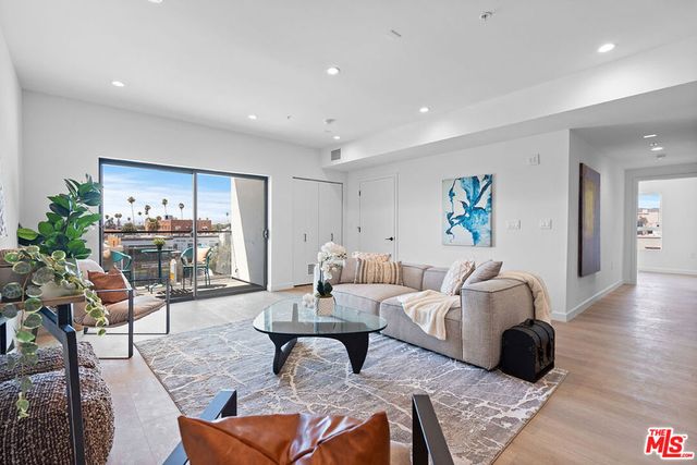 321 S Oxford Avenue 203, Los Angeles, CA 90010