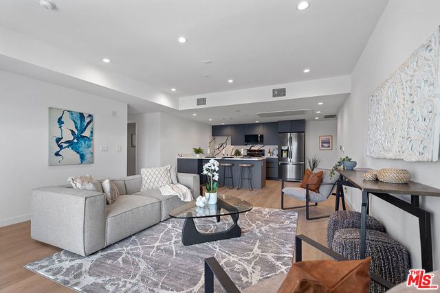 321 S Oxford Avenue 203, Los Angeles, CA 90010