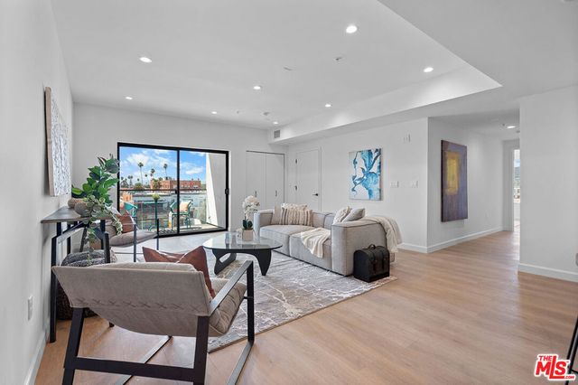 321 S Oxford Avenue 203, Los Angeles, CA 90010