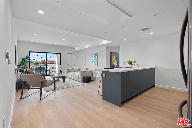 321 S Oxford Avenue 203, Los Angeles, CA 90010