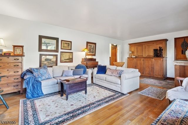 29 Sycamore Ave, Livingston Twp., NJ 07039