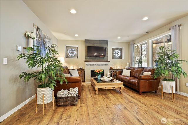 12809 107th Avenue Ct E, Puyallup, WA 98374