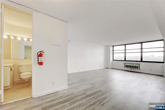 7002 Boulevard East 15p, Guttenberg, NJ 07093