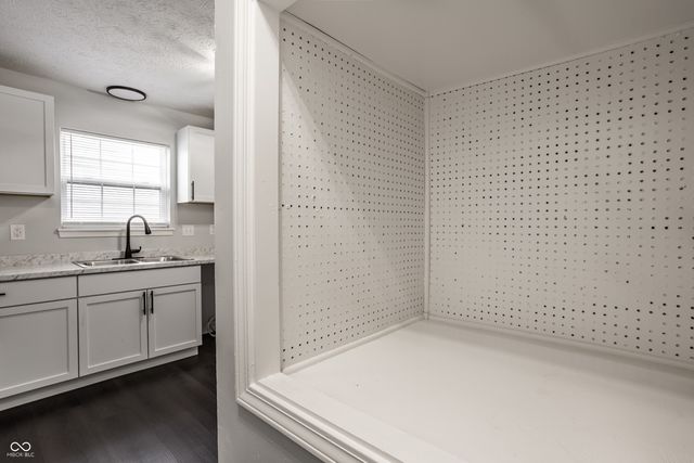 6016 Sycamore Forge Drive, Indianapolis, IN 46254