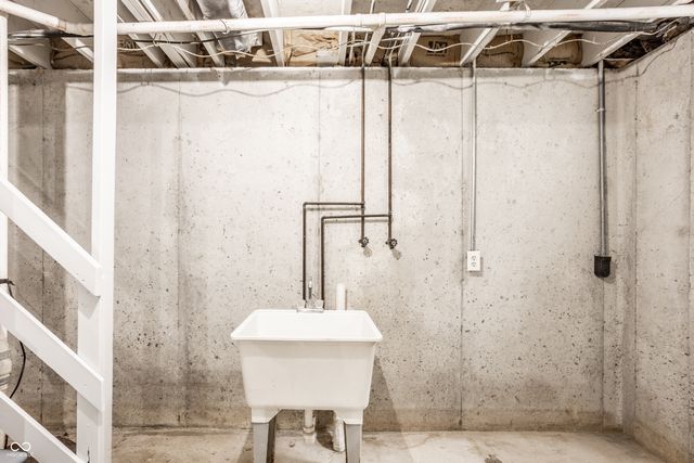 6016 Sycamore Forge Drive, Indianapolis, IN 46254