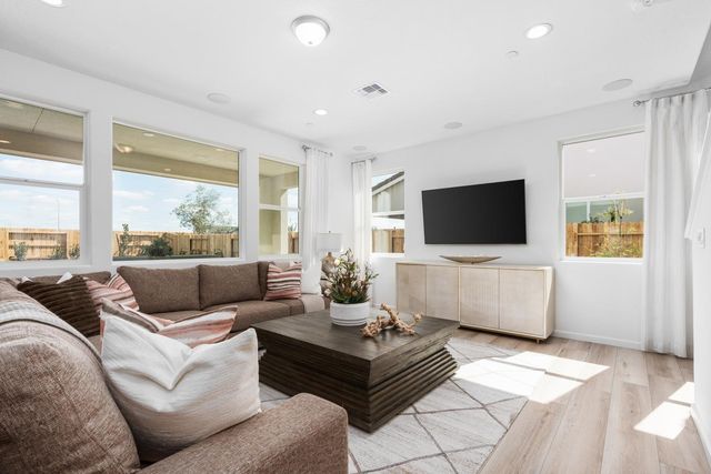 316 N Vista Ave, Fowler, CA 93625