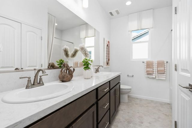 316 N Vista Ave, Fowler, CA 93625