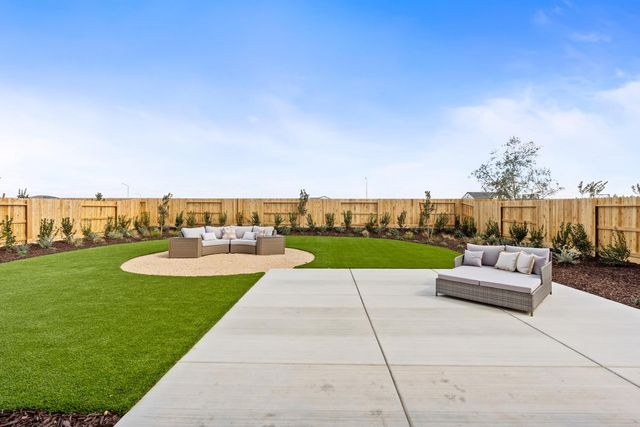 316 N Vista Ave, Fowler, CA 93625