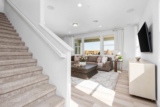 316 N Vista Ave, Fowler, CA 93625