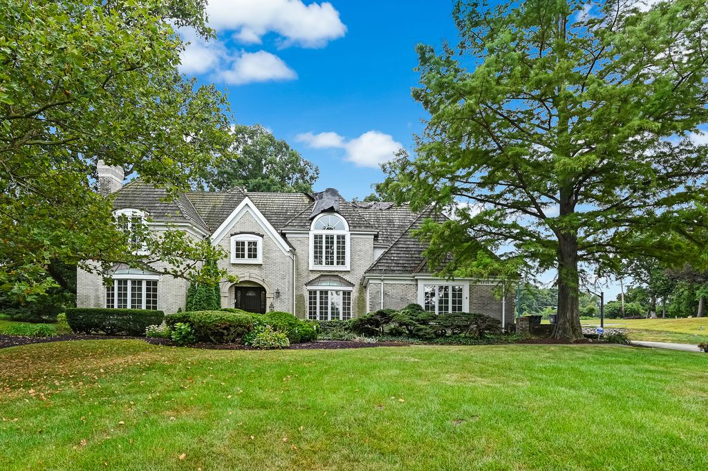 1711 Midwest Club Parkway, Oak Brook, IL 60523 — exterior