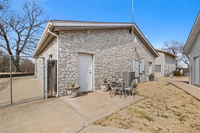 14242 Lake Forrest Heights Road, Siloam Springs, AR 72761