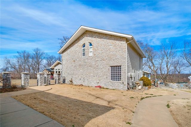 14242 Lake Forrest Heights Road, Siloam Springs, AR 72761